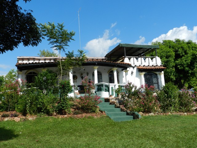 Haus in Aregua, auf einem Traumgrundstück mit 5 Hektare und Panorama- / Seeblick