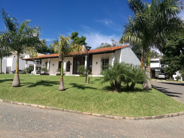 Haus in Luque, in einer abgeschlossenen Wohnanlage, nahe am Flughafen