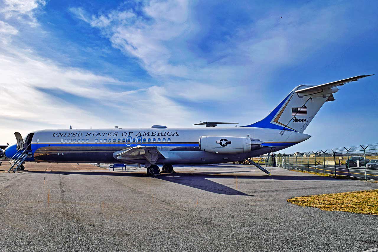 Passagier der Air Force One bzw. Two werden sie wohl auch mit einem gültigen ESTA nicht werden, aber sie können mit dem ESTA immerhin jeden kommerziellen Flug mit dem Ziel USA bedenkenfrei nutzen