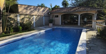 Romantisches Haus, mit einem Traumgarten in Nueva Colombia
