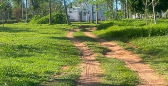 Anwesen mit Haupthaus und vier Gästehäusern in Atyra / Candia