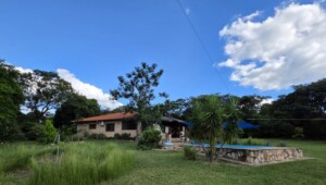 Awesen mit Haupthaus und Gästehaus und wunderschönen Überlandblick, in Nueva Colombia